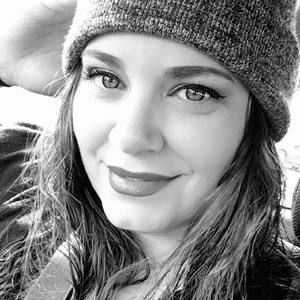 Meet your Posher, Lora